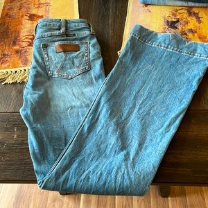 Women’s wrangler trousers 29 waist 36 inseam.